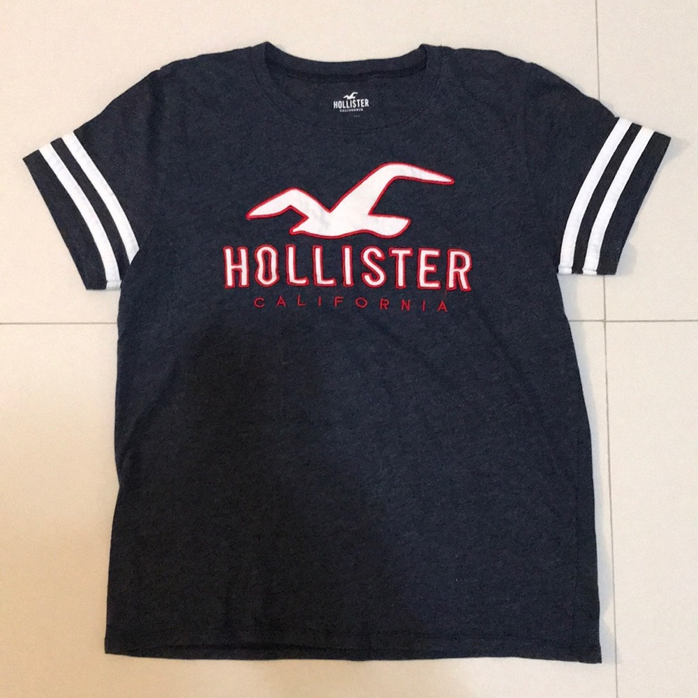 Blue hollister t shirt